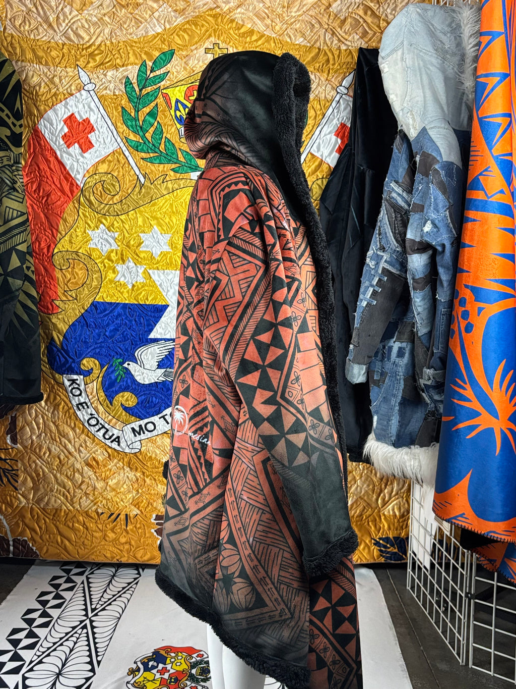 Red & Black Premium Sherpa Saketi